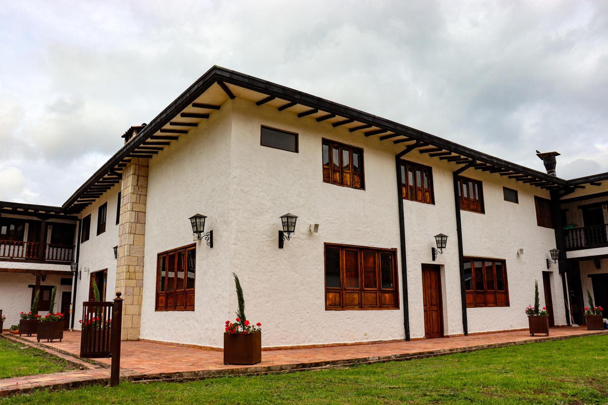 Отель Casona Quesada Суэска Экстерьер фото